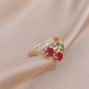 🍒 Cherry Fashion Ring